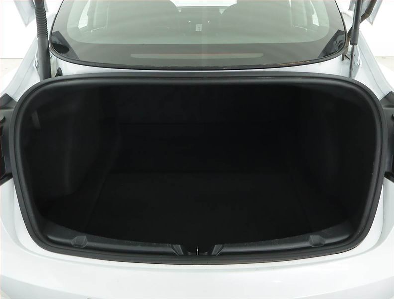 Tesla Model 3 (2022) Standard Range LFP, SoH 92% - fotka 14 z 20