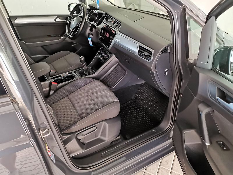 Volkswagen Touran (2017) 1,2 TSI NAVI 132Tkm ZÁRUKA DPH - fotka 13 z 24