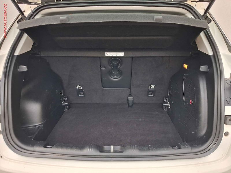 Jeep Compass (2018) 1.4T, Limited, navi - fotka 7 z 19