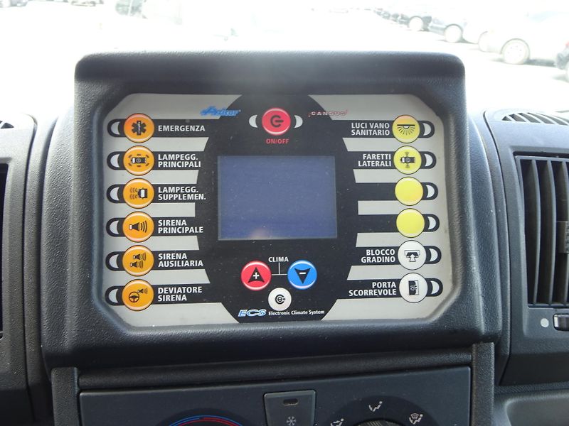 Fiat Ducato 3.0JTD VYBAVENÝ SANITNÍ VŮZ - fotka 12 z 28