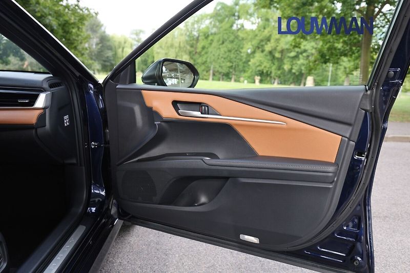 Toyota Camry 2.5  HEV CVT Prestige - fotka 18 z 29