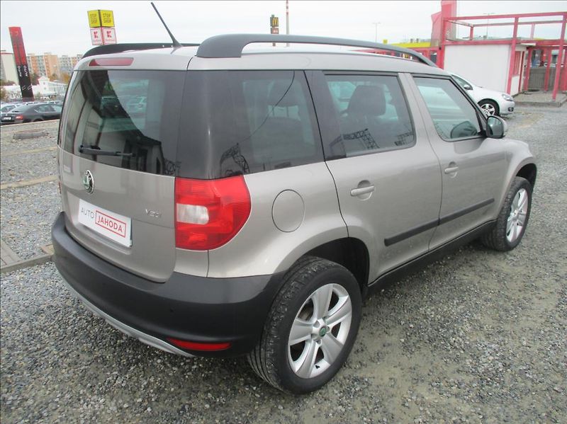 Škoda Yeti 1,4 TSI, servis, xenon, 1.maj, - fotka 5 z 30