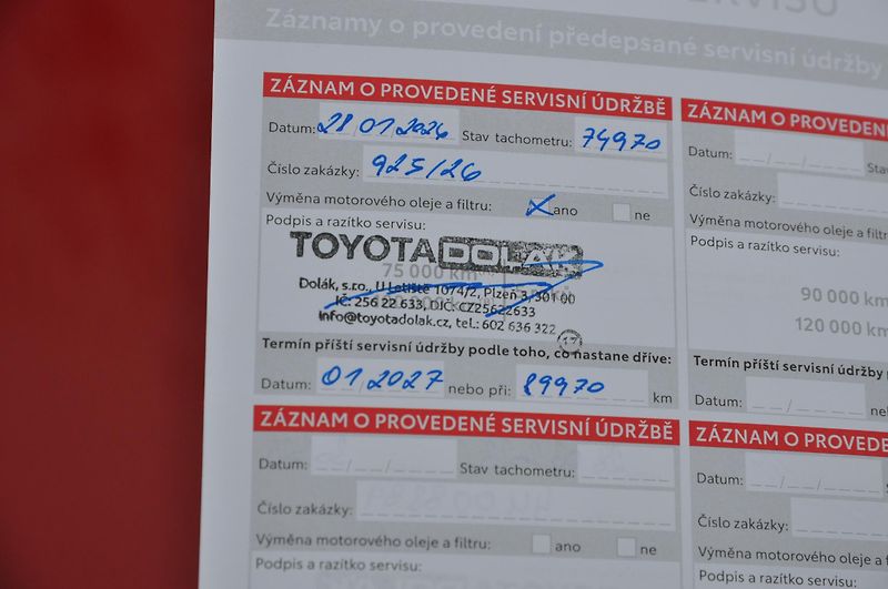 Toyota Corolla 2.0 Hybrid 112kW KOMBI GR - fotka 17 z 18