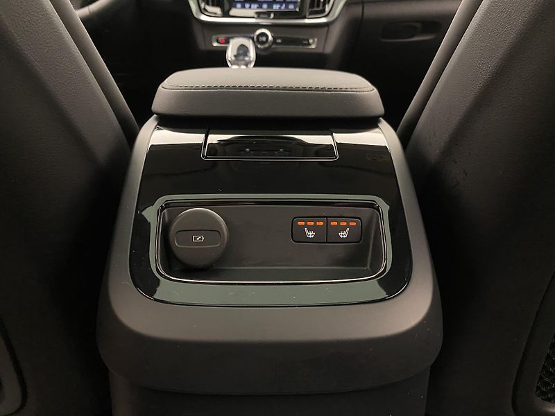 Volvo V90 T8 AWD RECHARGE DARK ULTRA CZ - fotka 34 z 69