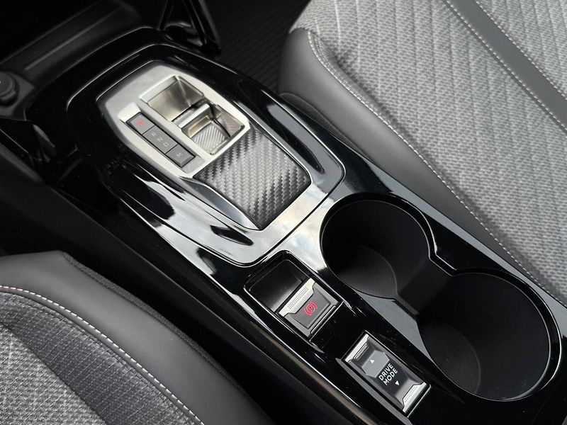 Peugeot 2008 (2026) ALLURE Hybrid  1,2 145 e-DCS6 - fotka 19 z 22