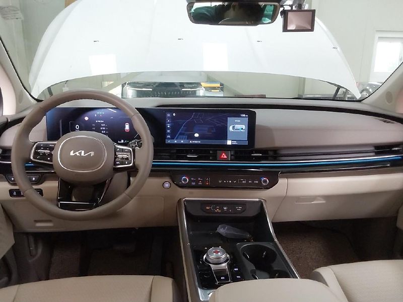 Kia Carnival 1.6-HEV-9MÍST-NA CESTĚ - fotka 11 z 19