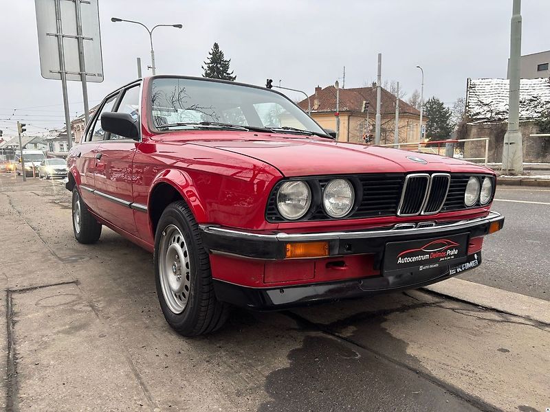 BMW Řada 3 E30-318i/1986/2.maj. garážován - fotka 7 z 50