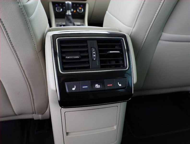 Škoda Superb (2022) Laurin&Klement 2.0 TDI - fotka 18 z 20
