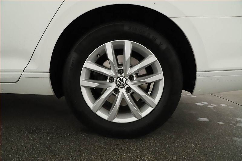 Volkswagen Passat (2019) 2.0 TDI, Automat, Navi - fotka 21 z 21