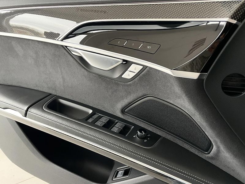 Audi S8 4,0TFSI Quattro*420kW*Webasto - fotka 30 z 42