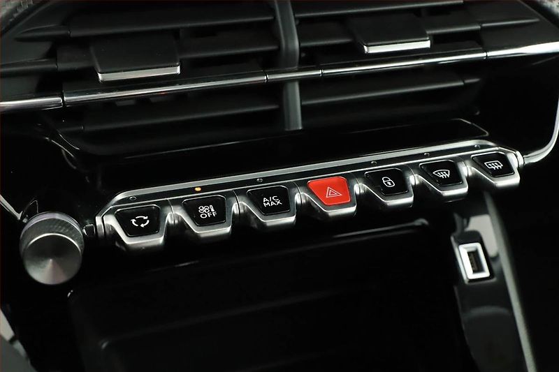 Peugeot 2008 (2021) Active 1.2 PureTech - fotka 14 z 14