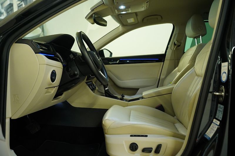 Škoda Superb - fotka 11 z 30