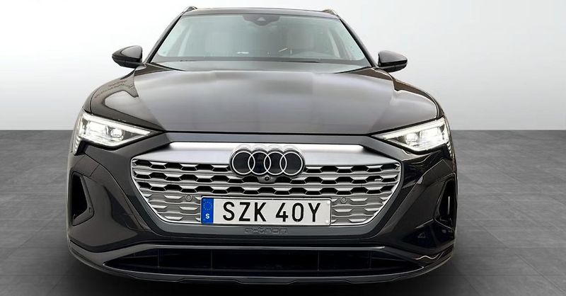 Audi Q8 e-tron SB 55 Q 360k Pano Taž Bílý in. - fotka 4 z 25