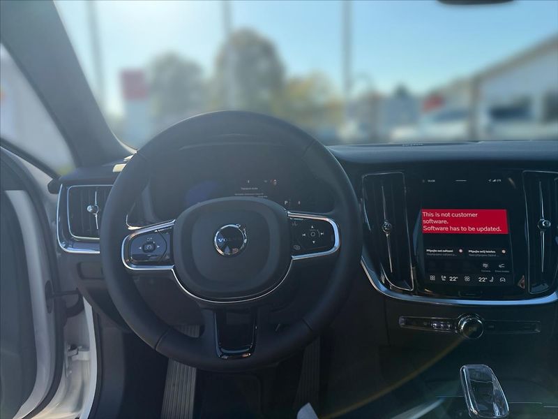 Volvo V60 (2026) 2,0 B4 Plus Bright 6703 - fotka 8 z 14