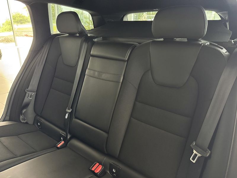 Volvo V60 D3 AUT*110kW*LED*KeyLess*DPH - fotka 14 z 34