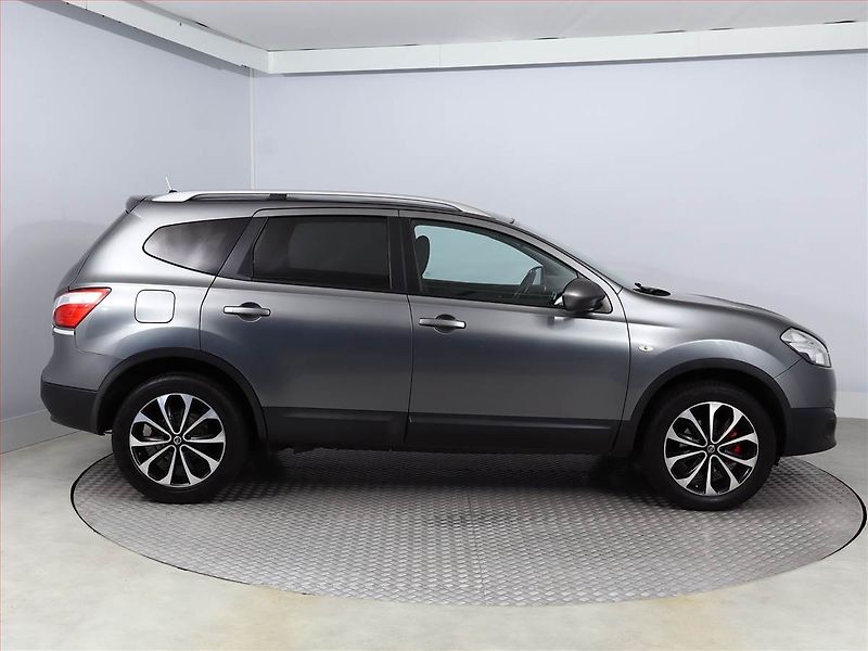 Nissan Qashqai (2013) 1.5 dCi, 7 míst, Navi - fotka 6 z 17