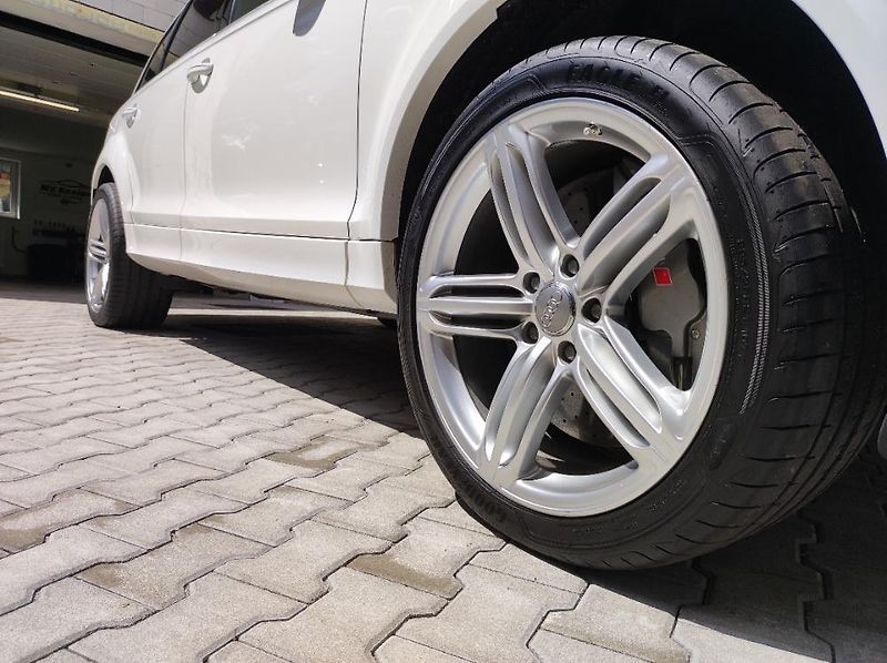Audi Q7 (2010) 6.0 V12 TDI 368KW, SPLÁTKY  - fotka 12 z 19