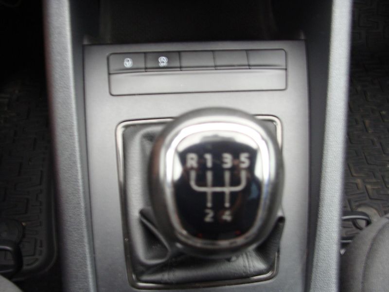 Škoda Octavia 1.6 TDi, 66 kW, klimatizace - fotka 18 z 24