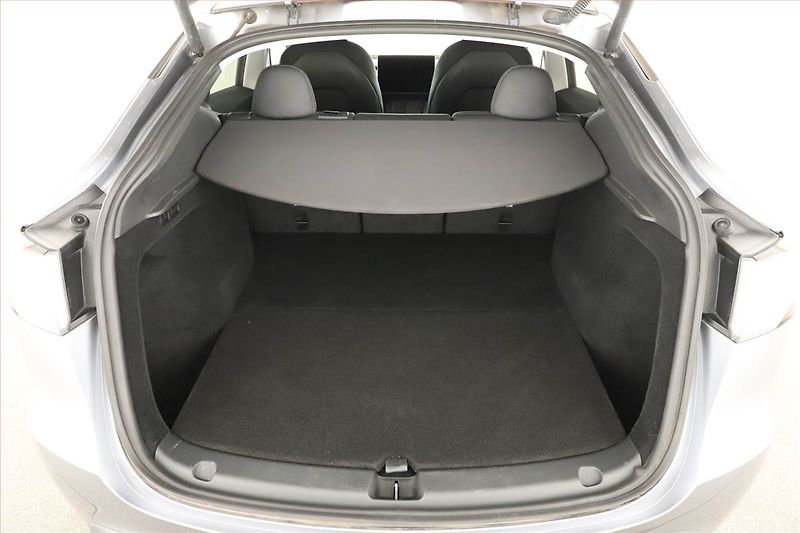 Tesla Model Y (2023) Long Range AWD 79kWh, SoH 92% - fotka 10 z 26