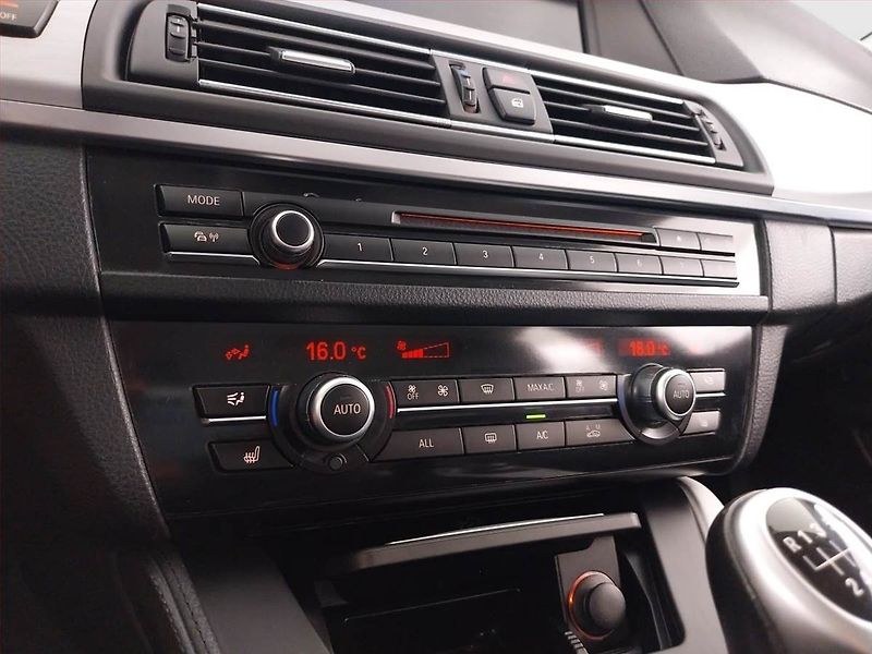 BMW Řada 5 (2013) 520d, Navi, Xenony, Tempomat - fotka 18 z 21