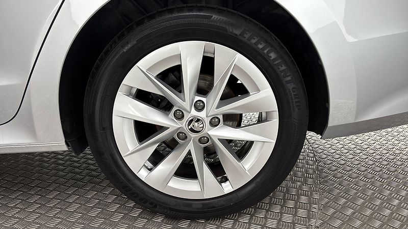 Škoda Octavia 1.0 TSI Style - fotka 19 z 25