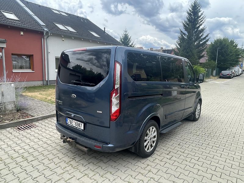 Ford Tourneo Custom (2018) - fotka 3 z 12