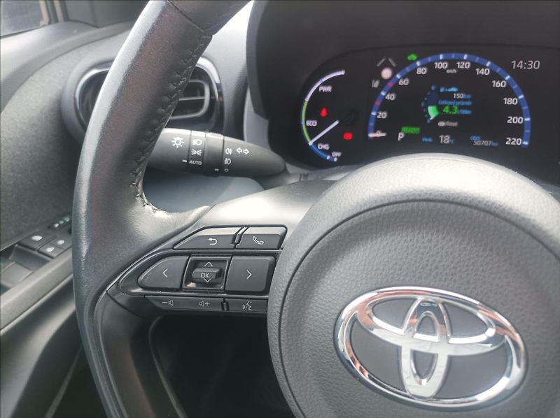 Toyota Yaris Cross 1,5 Premiere Edition - fotka 15 z 25
