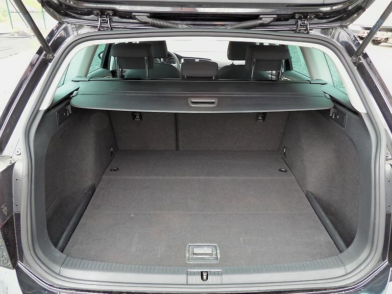 Volkswagen Golf 1.6TDI 85kW DSG Navi PDC - fotka 23 z 29