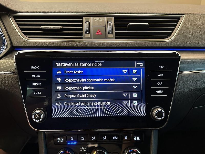 Škoda Superb (2020) Combi Premium 4x4 2.0 TDI 147 - fotka 27 z 32