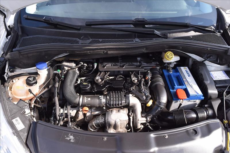 Peugeot 208 1,4 HDi 50KW NÍZKÉ KM KLIMA - fotka 50 z 50