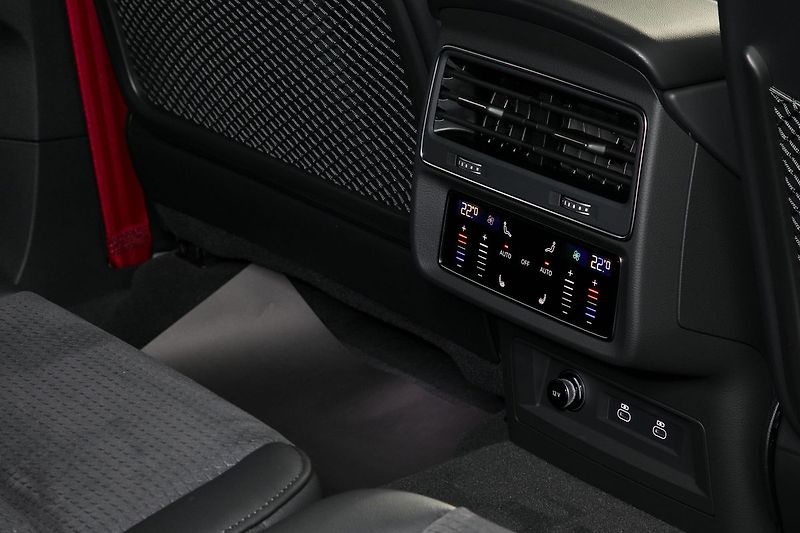 Audi Q7 3.0TDI 210kW S-line Web ZÁRUKA - fotka 25 z 50