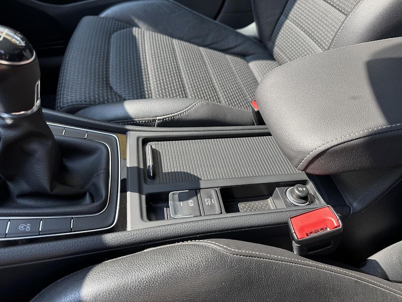 Volkswagen Golf (2014) 1.4TSI 103kW Highline - fotka 17 z 24