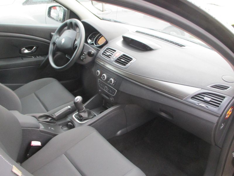 Renault Mégane (2010) Coupe 1,5 TDCi - fotka 5 z 9