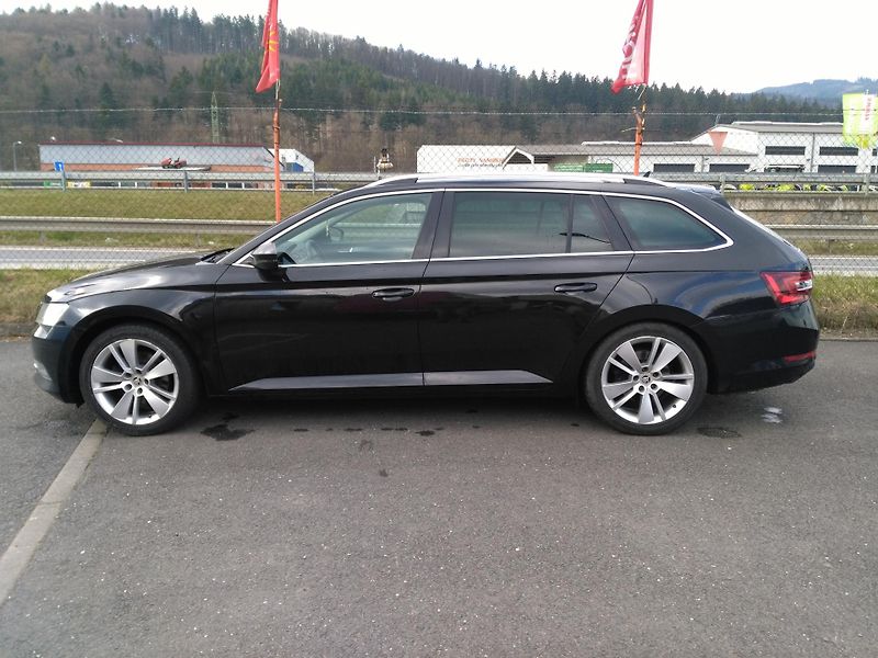 Škoda Superb 2,0 TDI 4x4 /140 kW/ - fotka 39 z 40