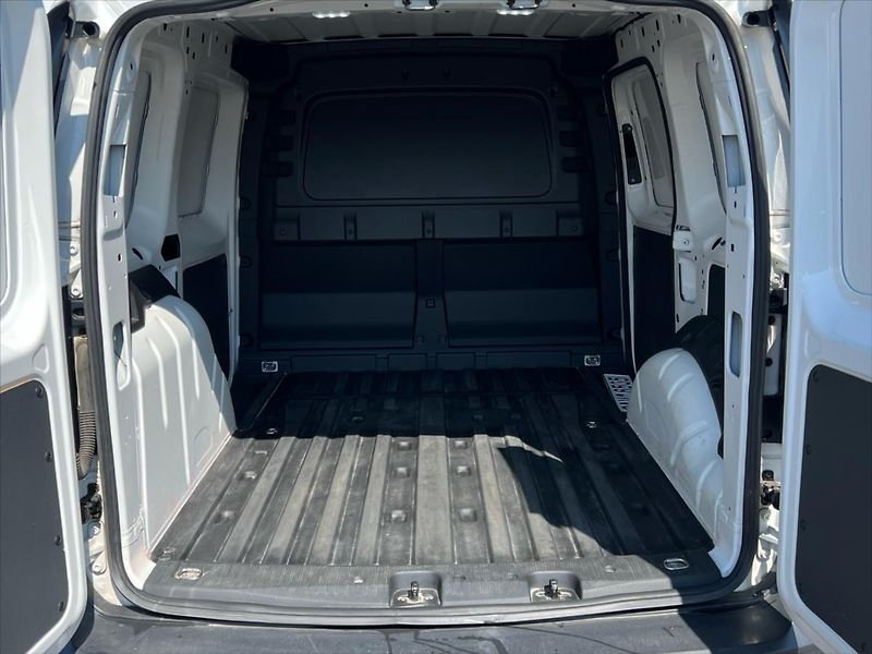 Volkswagen Caddy 2,0 TDi 75kW skříň - fotka 14 z 23