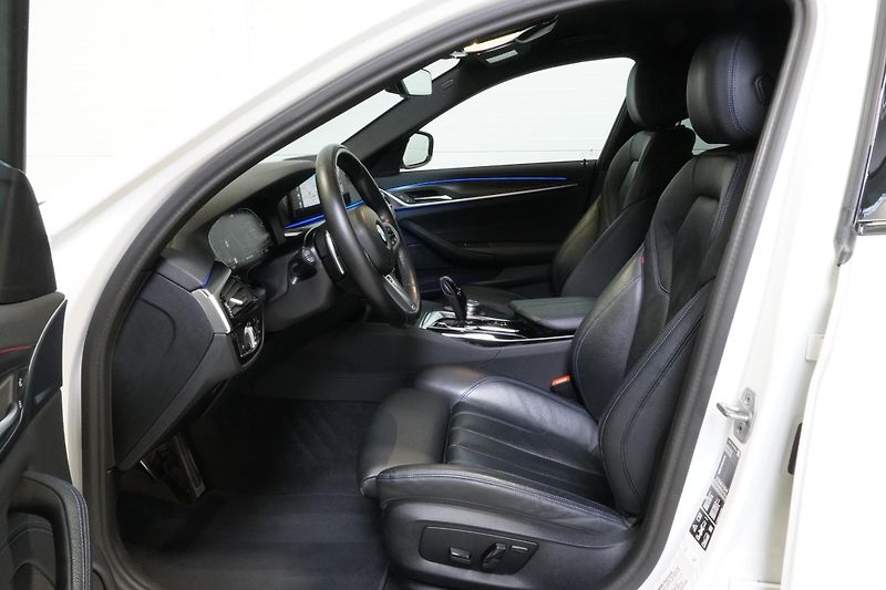 BMW Řada 5 520dxDrive,M-Packet,Tažné,ACC - fotka 18 z 37