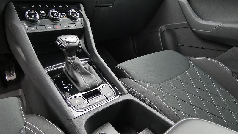 Škoda Karoq 1,5 TSI DSG Sportline - fotka 6 z 23