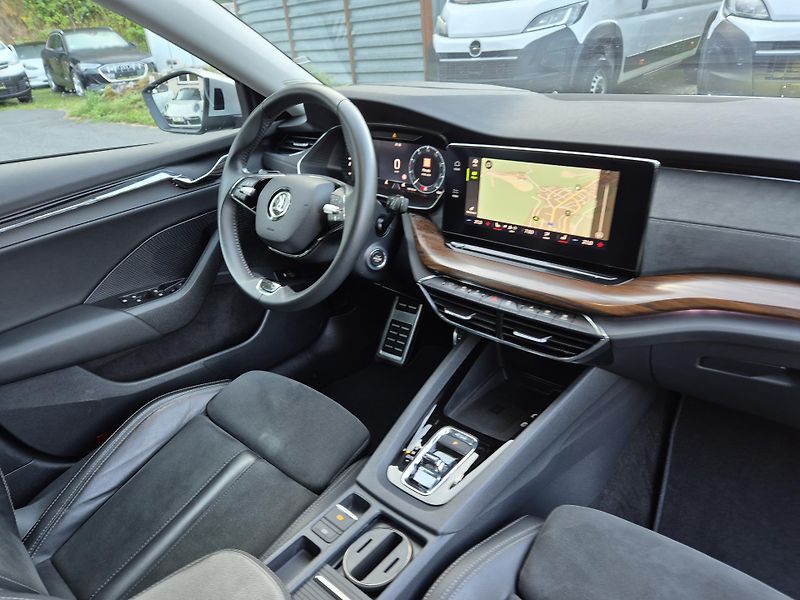 Škoda Octavia Combi Scout TDi 147kw DSG 4x4 - fotka 40 z 49