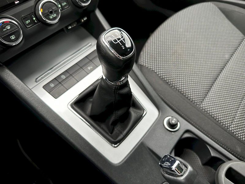 Škoda Octavia (2014) Combi 1.6 TDI Ambition - fotka 27 z 34