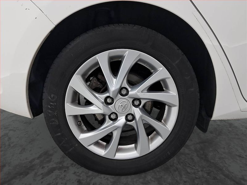 Toyota Auris (2016) Hybrid, Automat, Serv.kniha - fotka 15 z 18