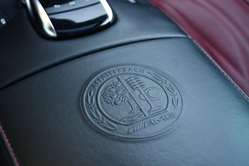 Mercedes-Benz Třídy S 63 AMG 4MATIC TOP VÝBAVA - fotka 33 z 49
