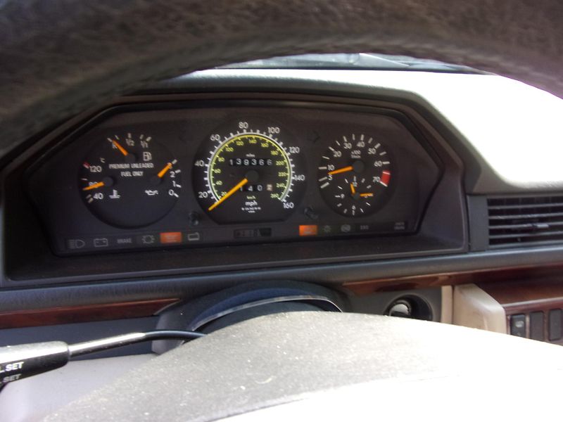 Mercedes-Benz Třídy E (1995) 320 E 162kW PŘEDRENOVAČNÍ STAV - fotka 11 z 18