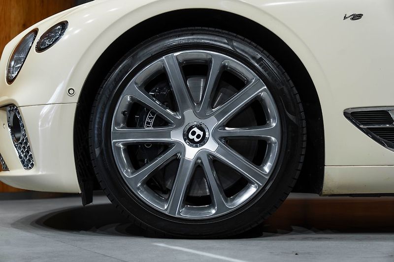 Bentley Continental GT Touring, City, Nočné videnie - fotka 5 z 25