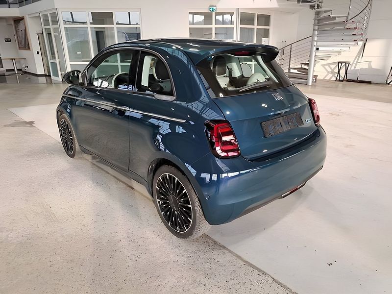 Fiat 500e (2022) La Prima by Bocelli 118 HP - fotka 4 z 7