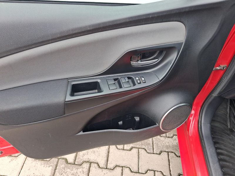 Toyota Yaris 1.5 HSD Trend - fotka 12 z 23