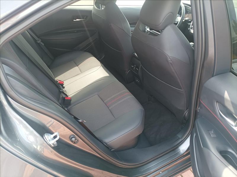 Toyota Corolla 1,8 GR SPORT - fotka 7 z 20