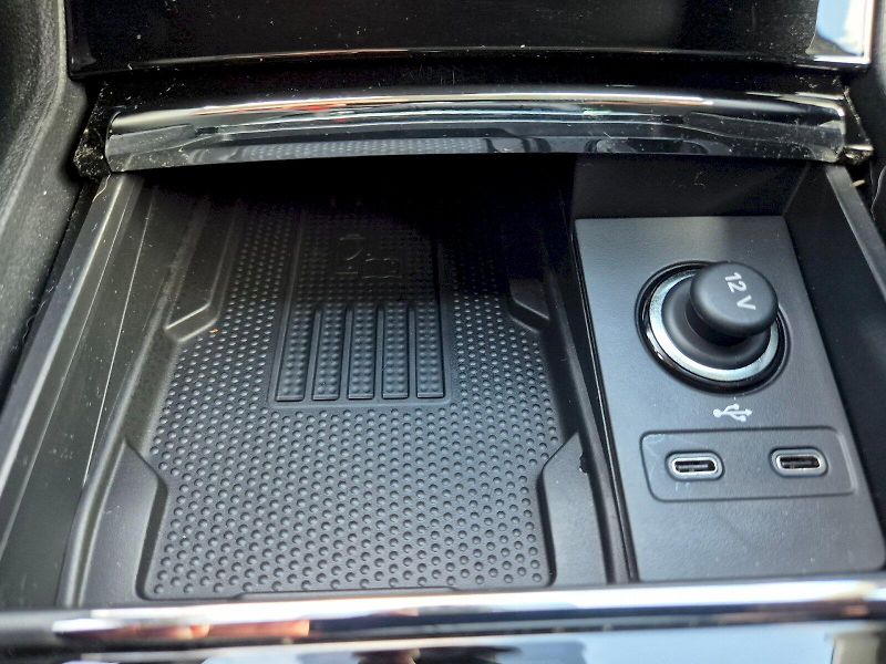 Škoda Karoq (2024) Top Selection 1.5 TSI 110 kW 7 - fotka 26 z 35