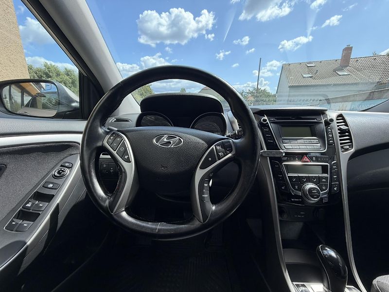 Hyundai i30 (2015) 1.6-NÍZKÁ SPOTŘEBA-AUT-SENZORY - fotka 20 z 28