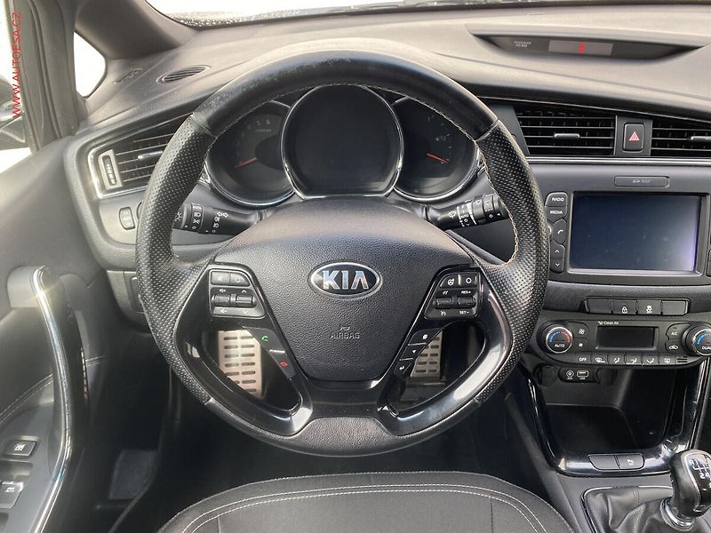 Kia Ceed (2016) 1.6 CRDi, GT Line - fotka 11 z 16