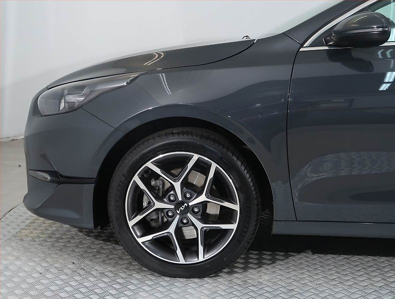 Kia Ceed (2025) 1.5 T-GDI - fotka 15 z 16